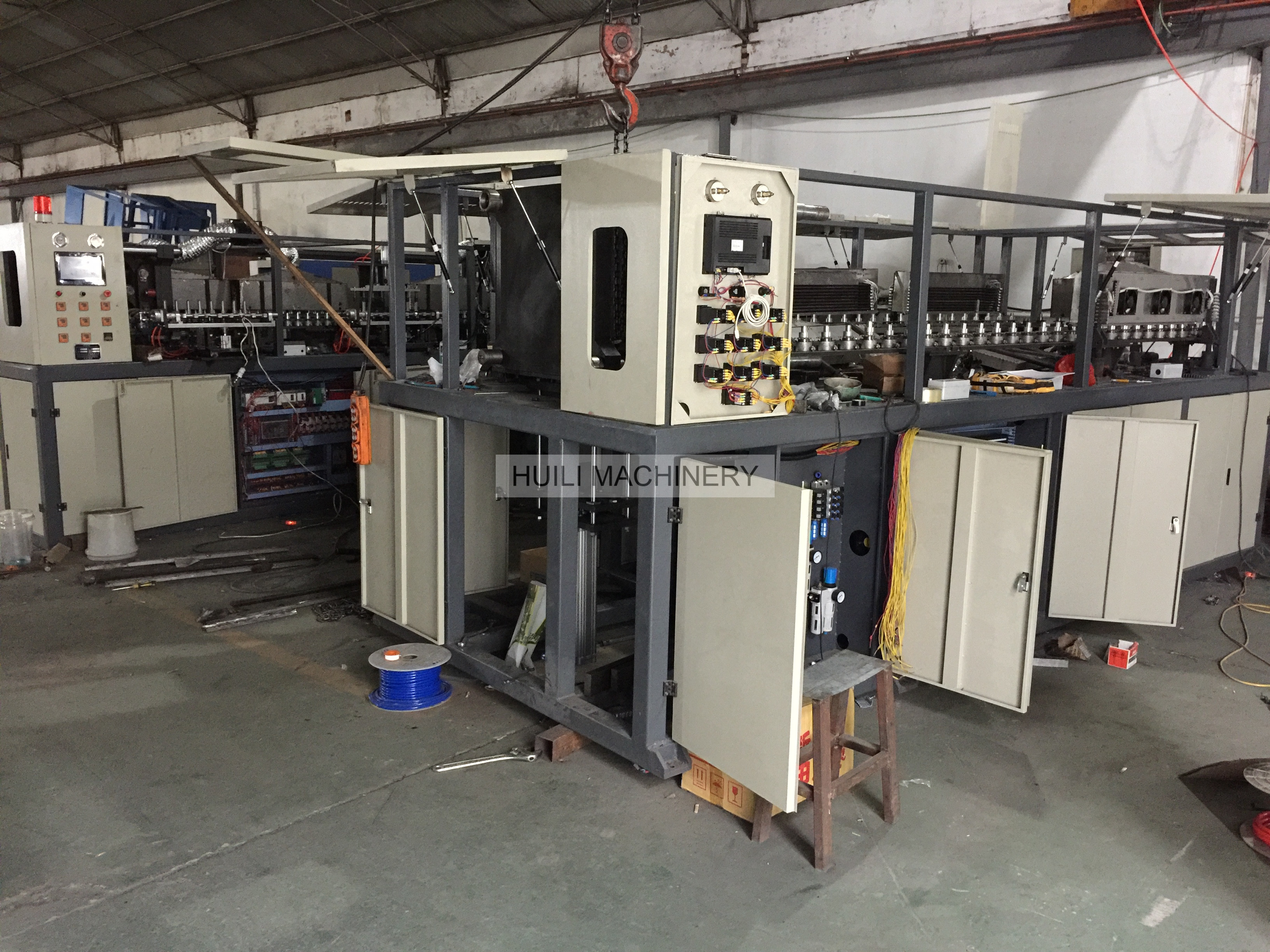 Última venda quente totalmente automática de 4 cavidades e 2 litros de garrafa de suco PET máquina de moldagem por sopro